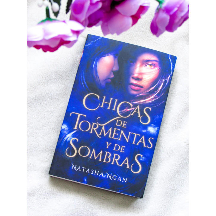 CHICAS DE TORMENTAS Y DE SOMBRAS