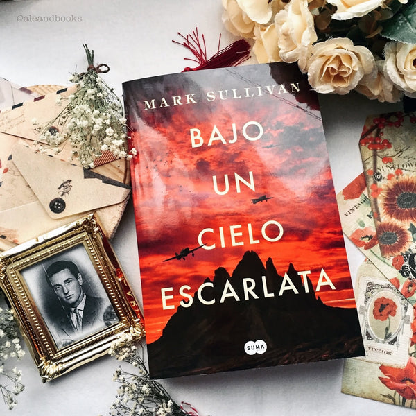 BAJO UN CIELO ESCARLATA