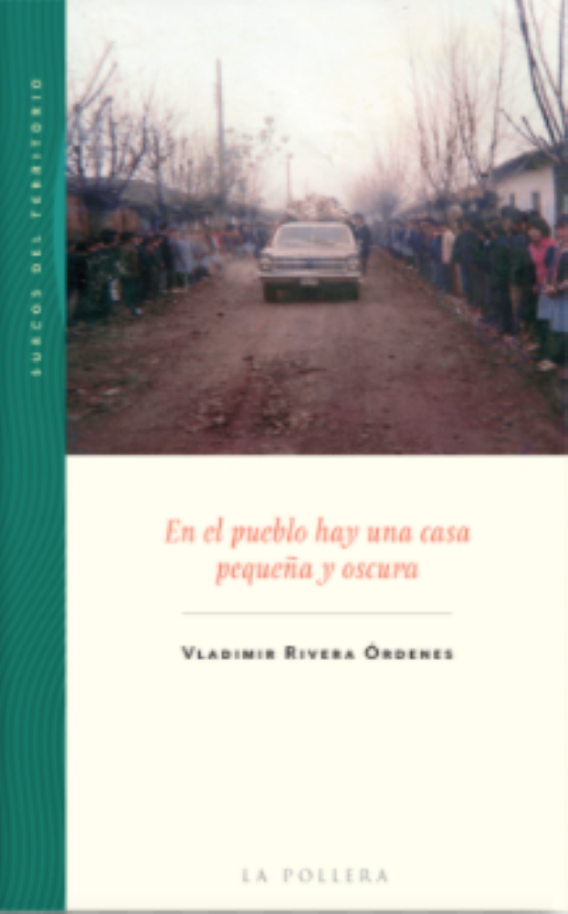 EN EL PUEBLO HAY UNA CASA PEQUEÑA Y OSCURA