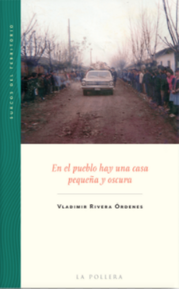 EN EL PUEBLO HAY UNA CASA PEQUEÑA Y OSCURA