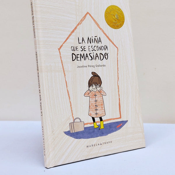 LA NIÑA QUE SE ESCONDIA DEMASIADO