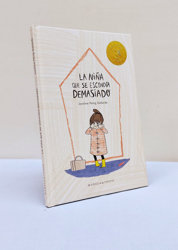 LA NIÑA QUE SE ESCONDIA DEMASIADO