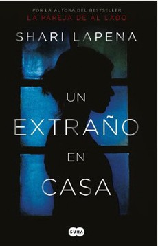 UN EXTRAÑO EN CASA